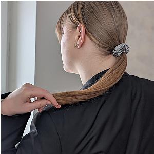 100% natūralaus šilko plaukų gumelė, plieno pilka